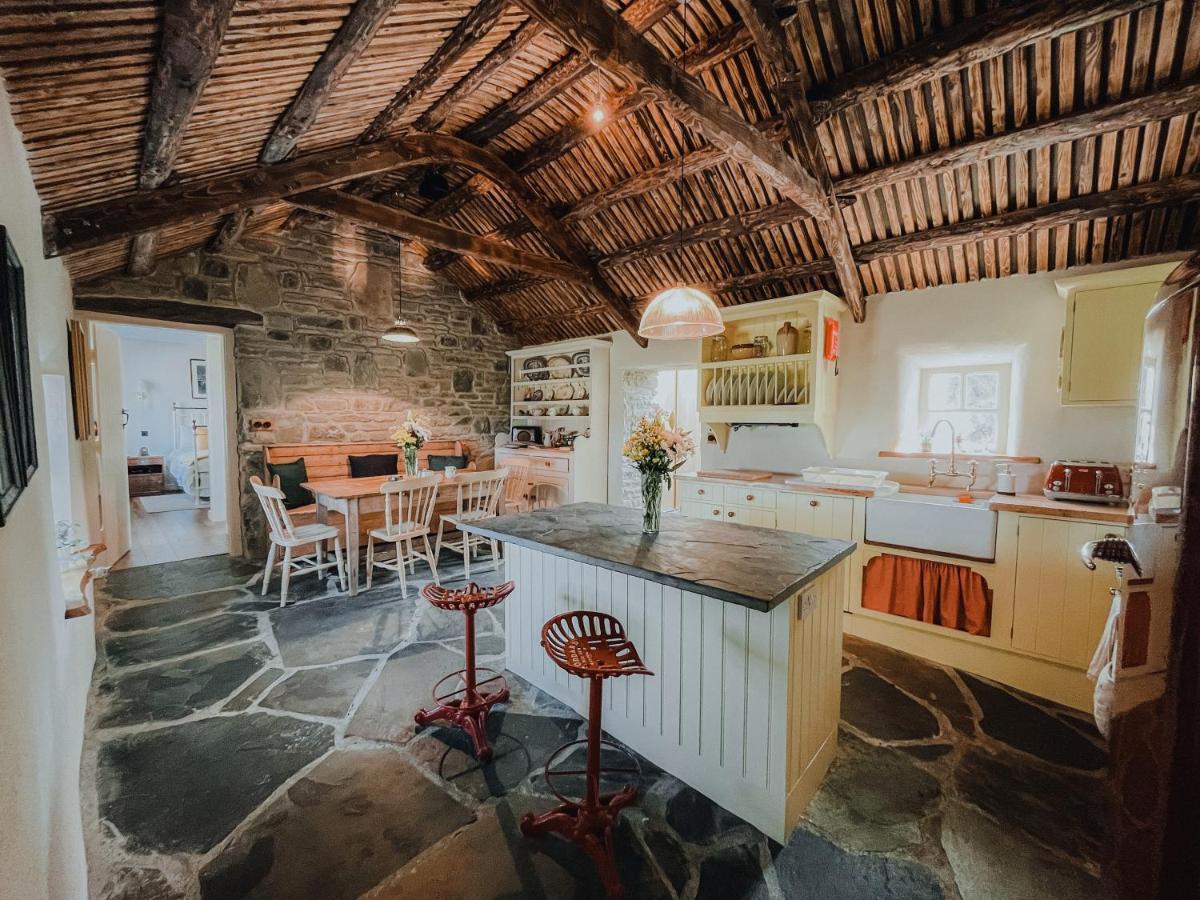 Secluded Thatched Cottage, Near Beaches & Hill Walking Rashenny Bagian luar foto
